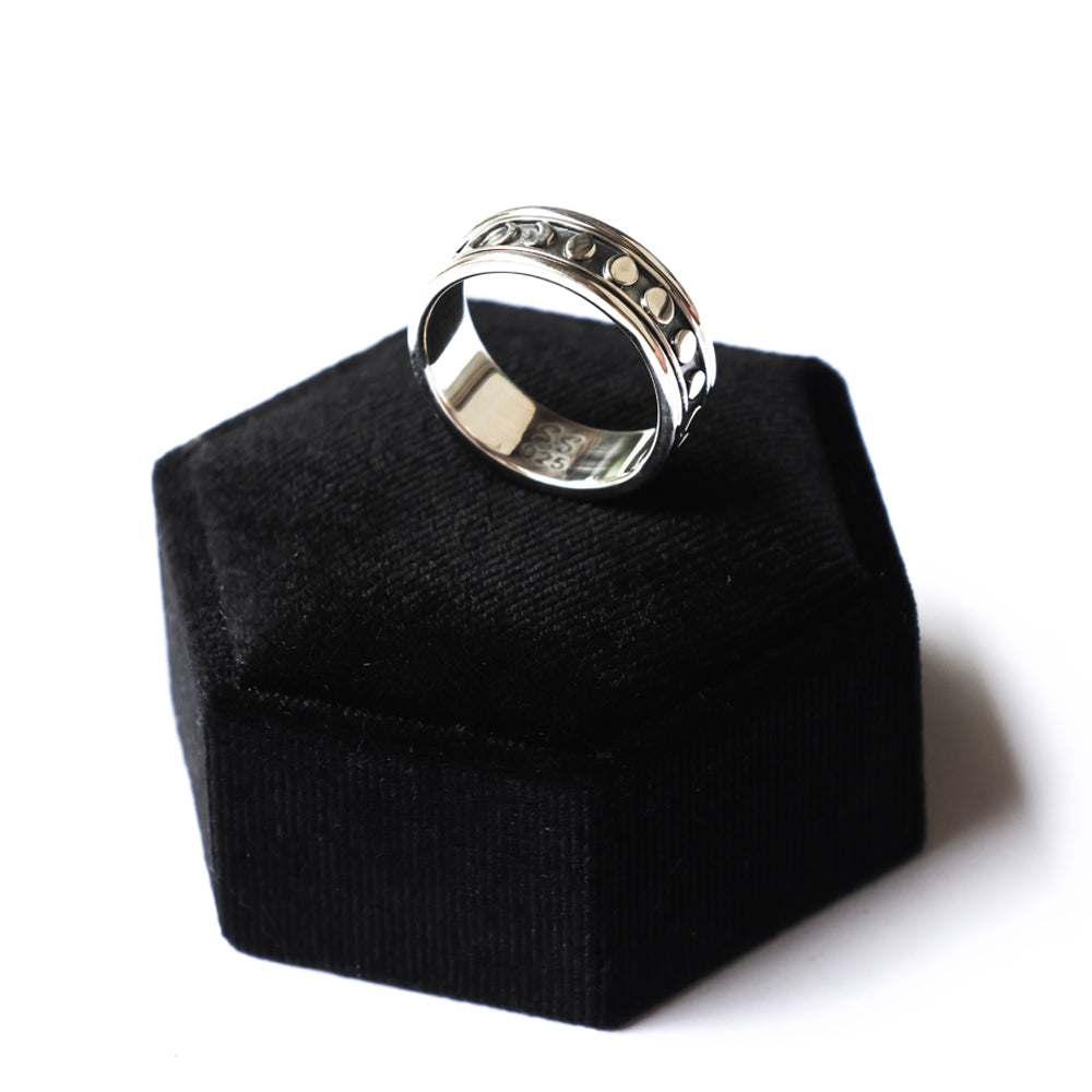 Luna cycle ring spinner