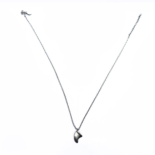 Small surf fin necklace